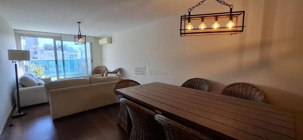 Se alquila Penthouse de 3 dormitorios con terraza y garage