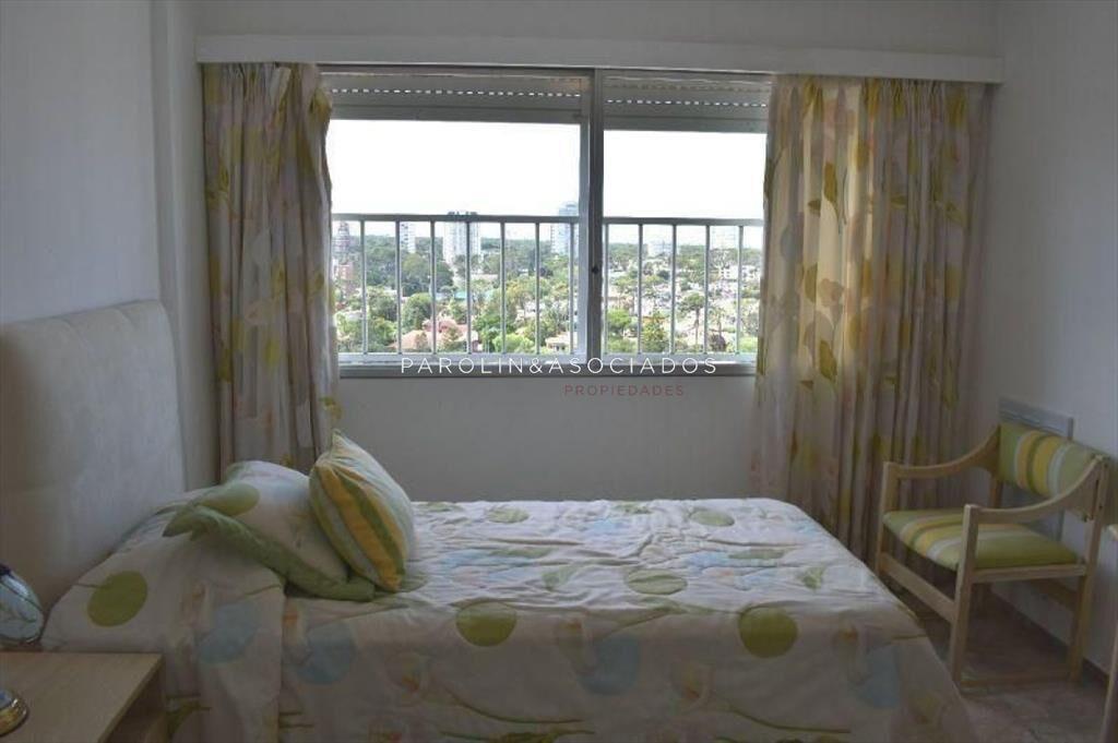 Apartamento en venta de 3 dormitorios en edificio