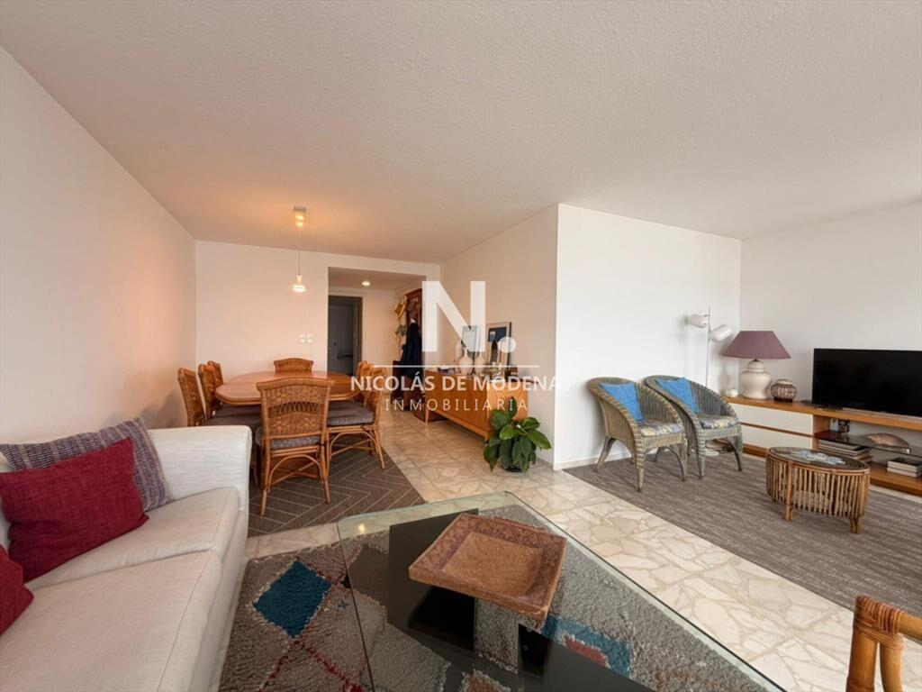 Apartamento en peninsula con vistas hacia la del