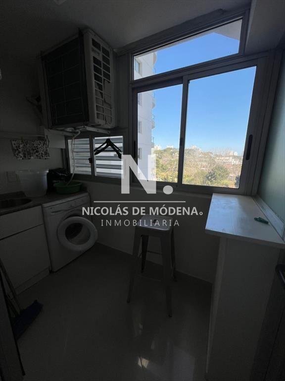 Vende apartamento de 3 dormitorios en Roosevelt.