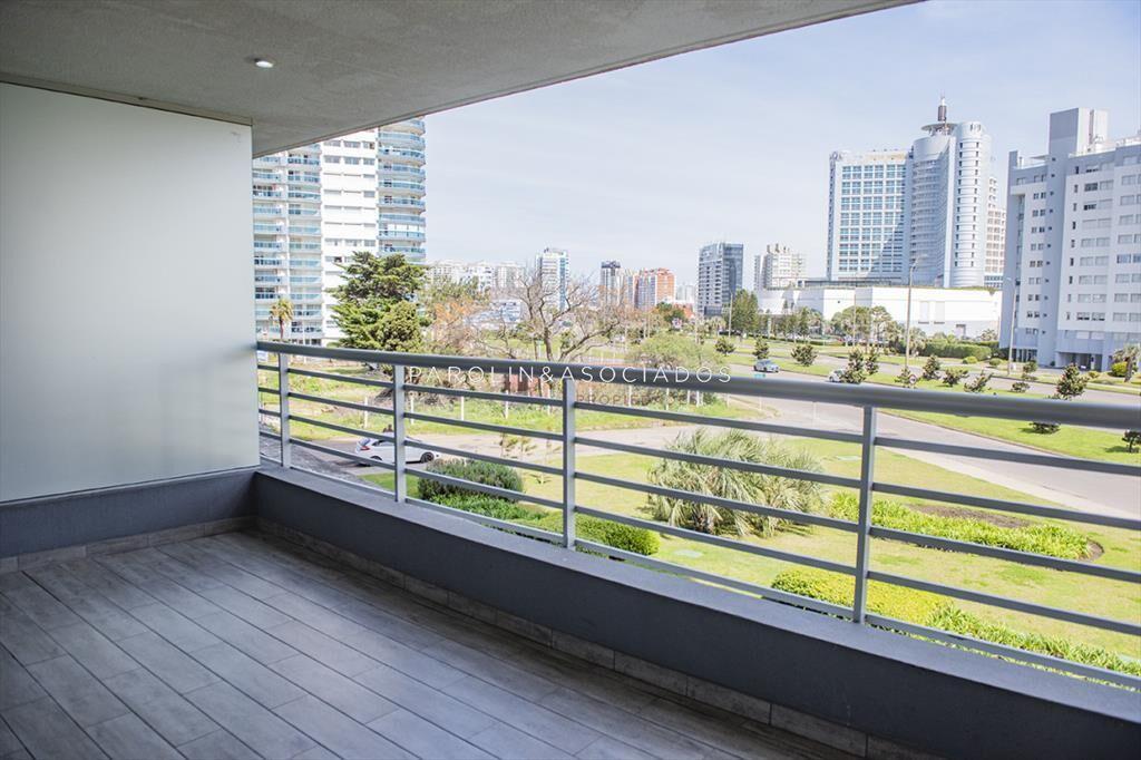 Vende apartamento en Alexander Boulevard de 2 dormitorios.