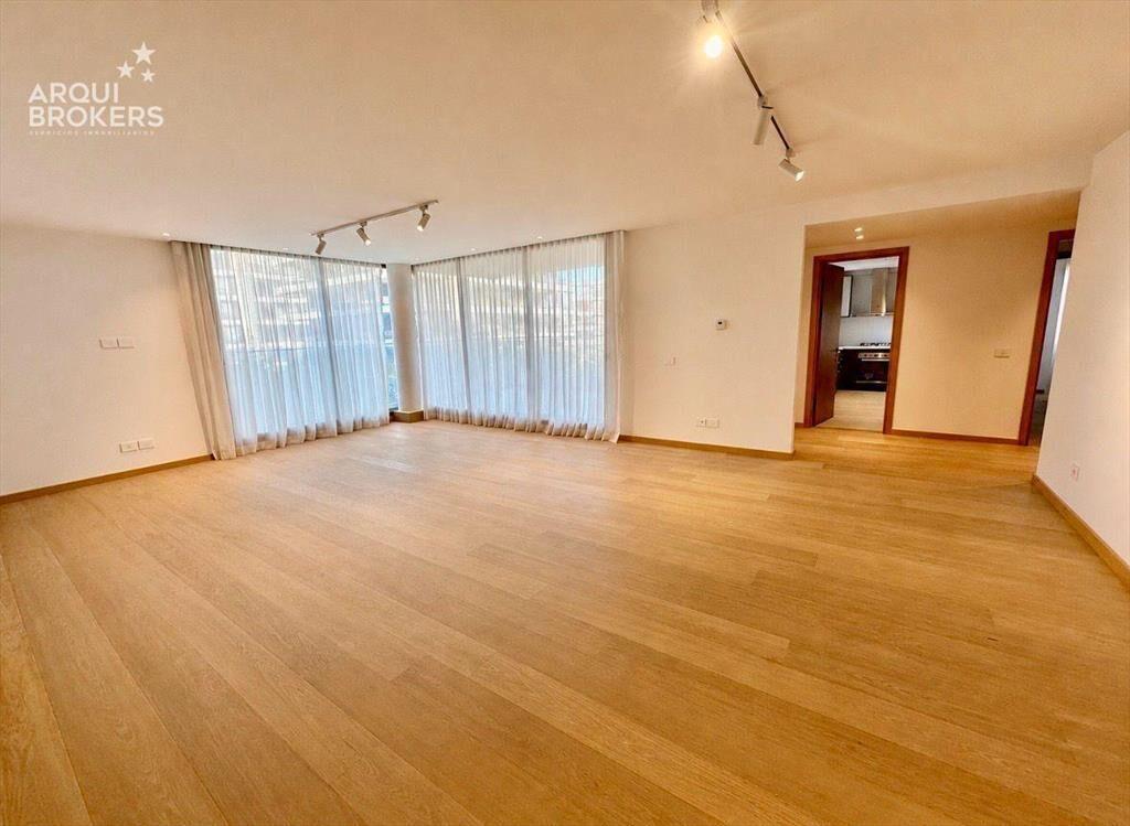 Apartamento de 3 dormitorios en venta en Carrasco - C102
