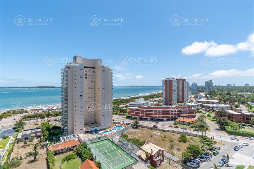 Excelente Apartamento de 3 Dormitorios con Vista al Mar - V