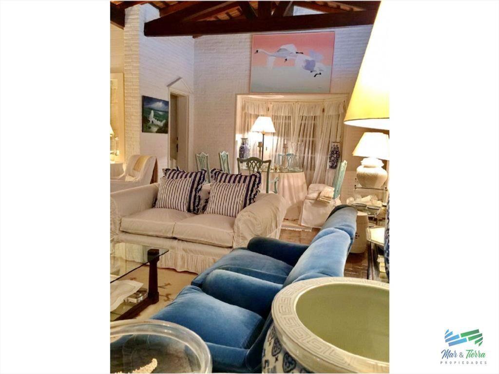 Casa en venta. A seis cuadras del mar. Cuenta