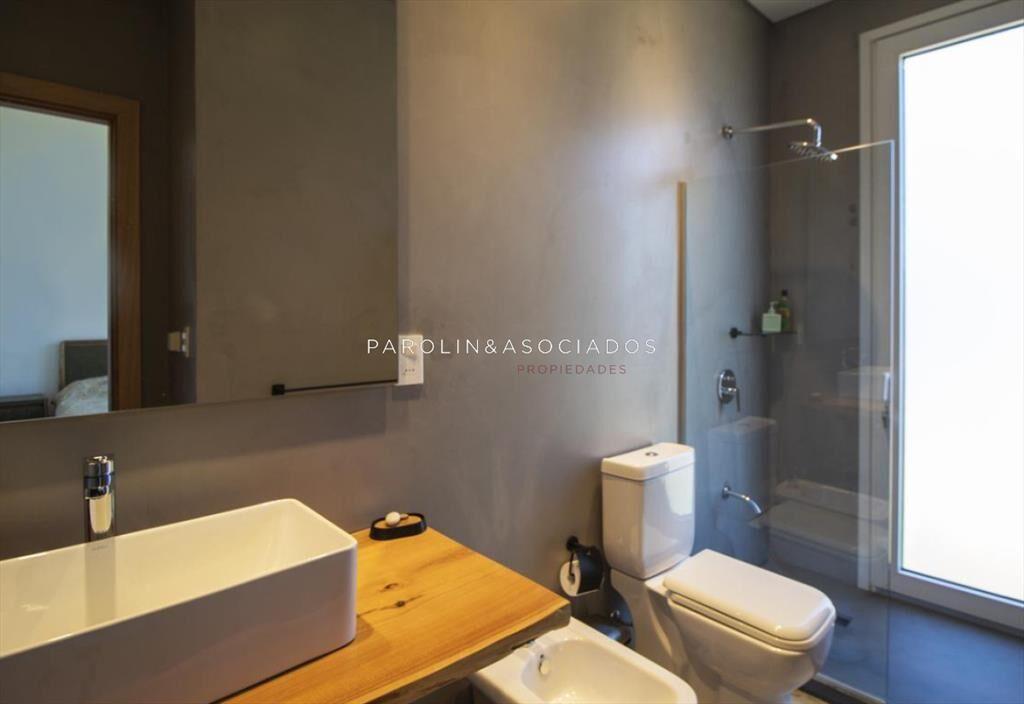 Casa en Venta de 3 Dormitorios en Laguna Escondida