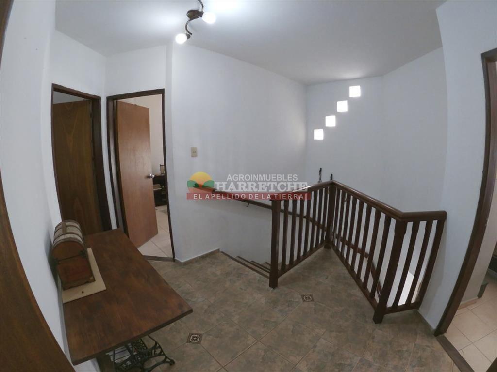 Chalet en Lezica de 3 dormitorios , 2 baños , garage , par