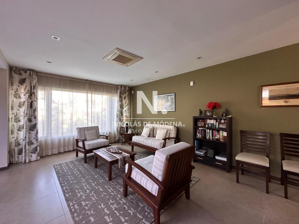 En venta chalet de 3 dormitorios con pergola, en
