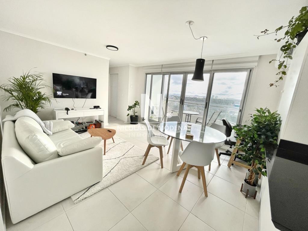 En alquiler de temporada, piso alto con amenities