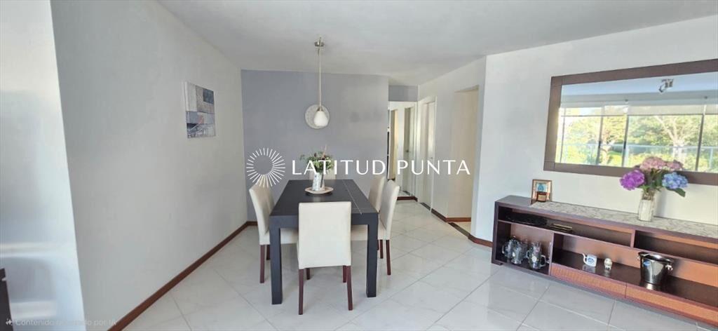 Apartamento en Pinares, 3 dormitorios