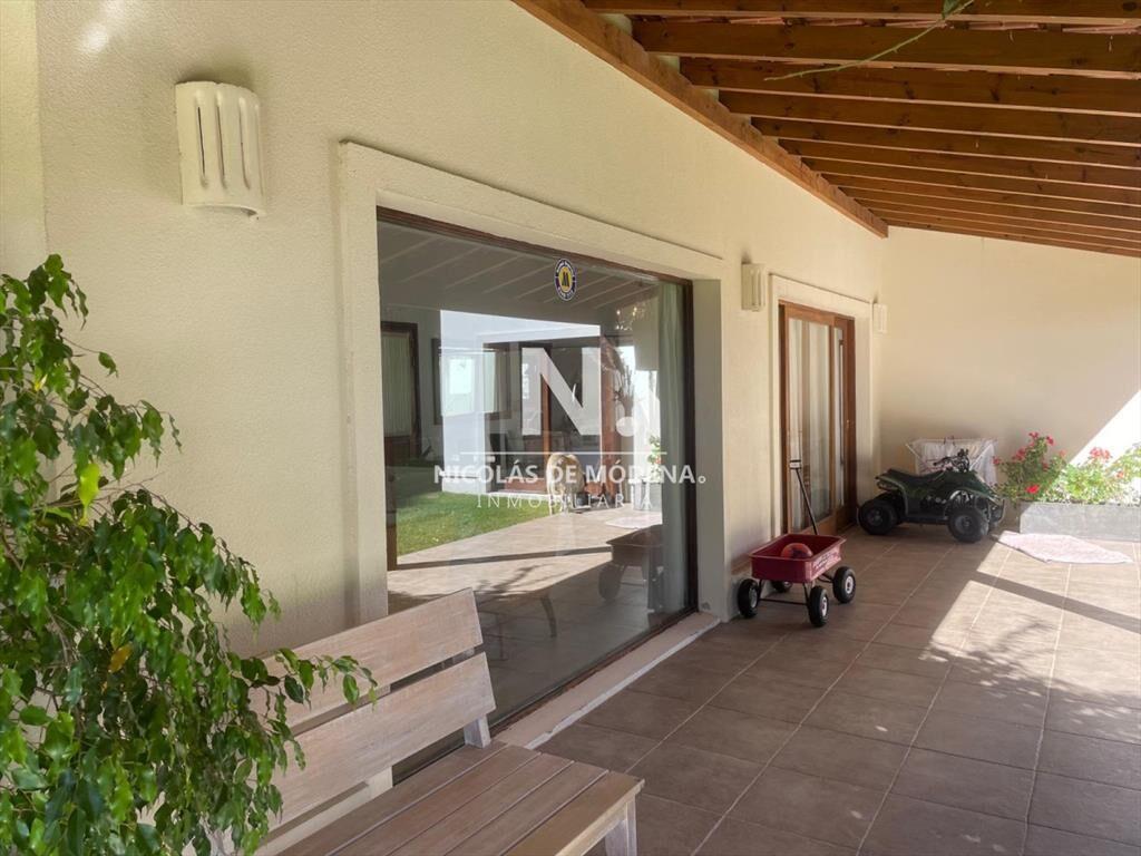 Vende impresionante casa en Punta Ballena de 2