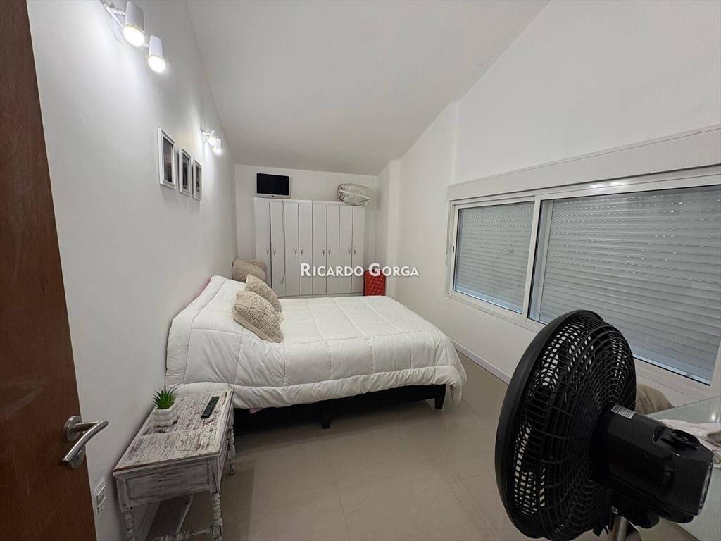 Casa en venta con renta de 6 dormitorios a metros de la ...
