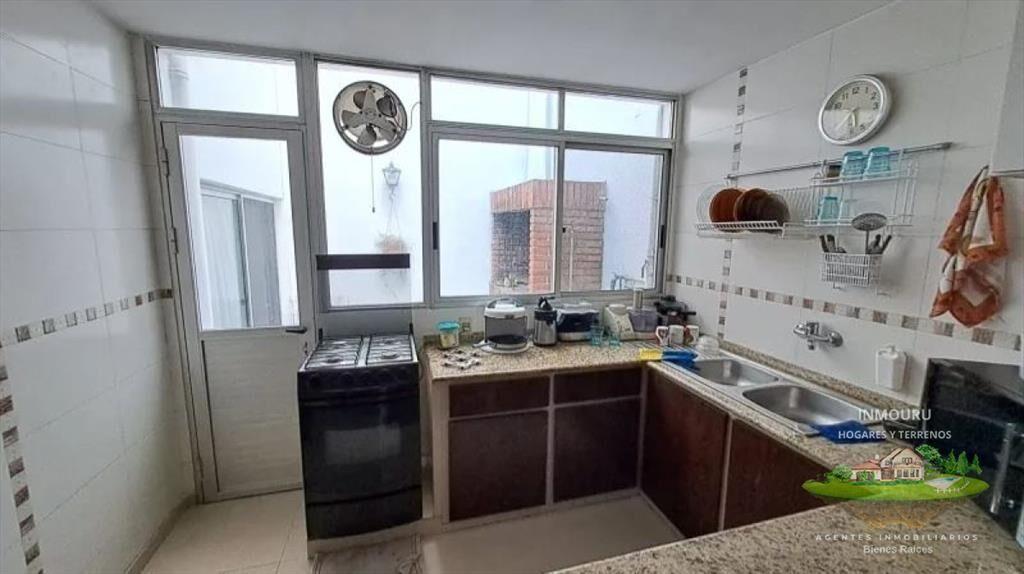 Se vende amplia casa en CordÃ³n