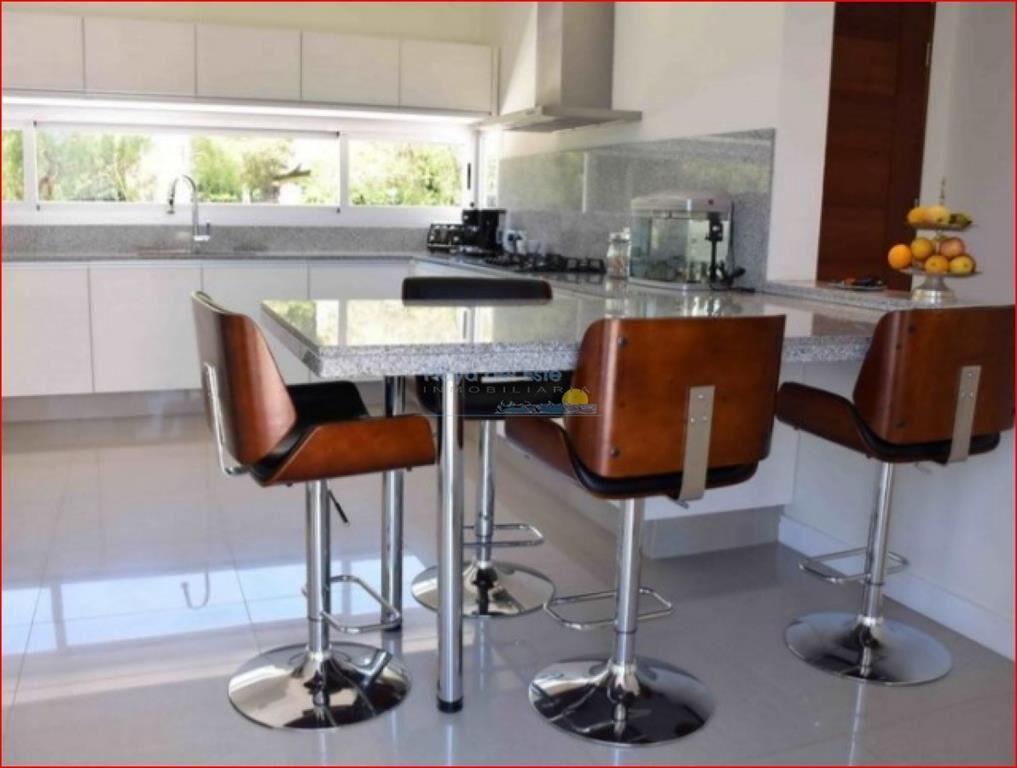 Casa en venta en Beaverly Hills , punta del este