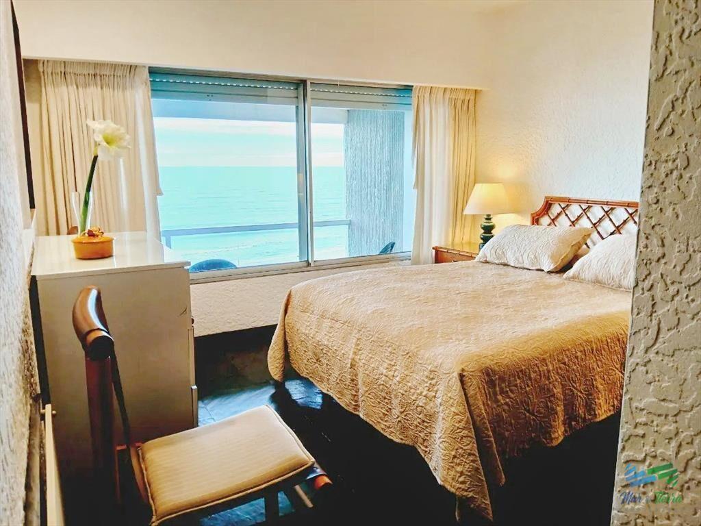 Venta de apartamento sobre playa Brava 1 en 2