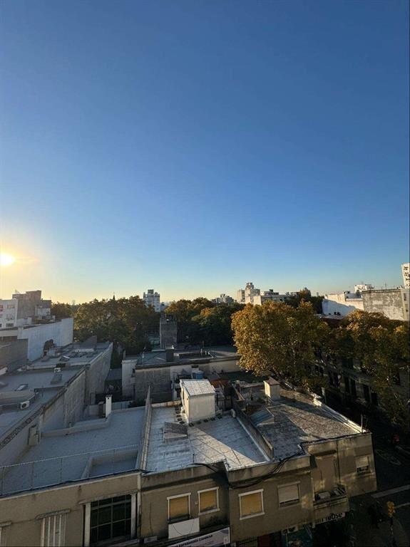 MONOAMBIENTE AL FRENTE CON EXCELENTE LUZ