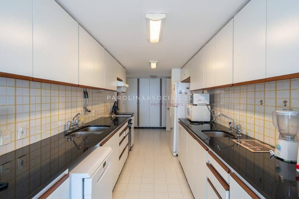 Apartamento de 3 dormitorios en Edificio Tiburón