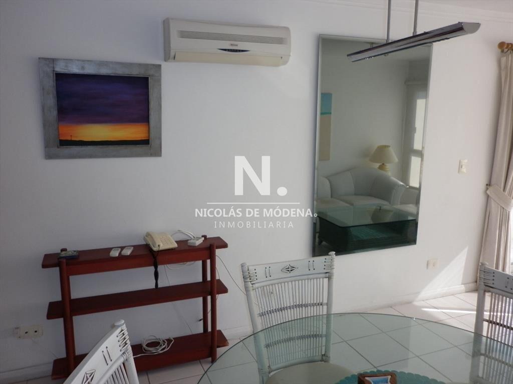 Vende apartamento de 2 dormitorios en Punta del