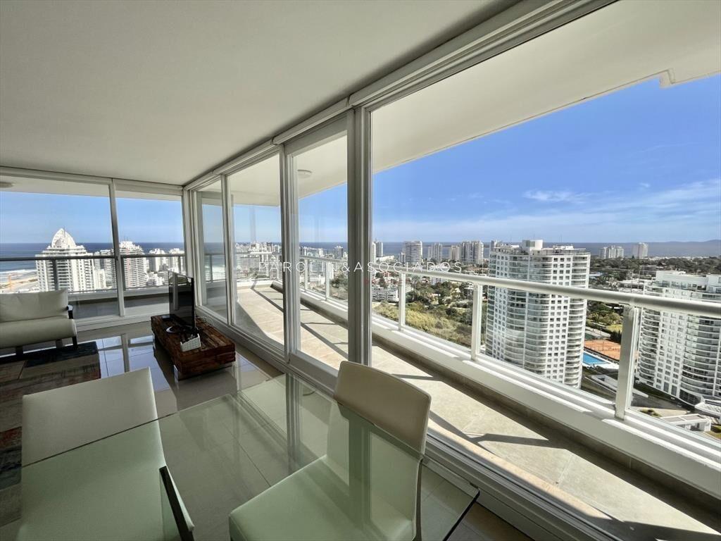 Penthouse de 4 suites en Torre One, Punta del