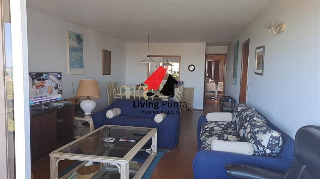 Vende apartamento de 2 dormitorios más servicio
