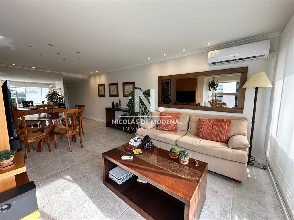 Apartamento de 2 dormitorios y medio en Playa ,