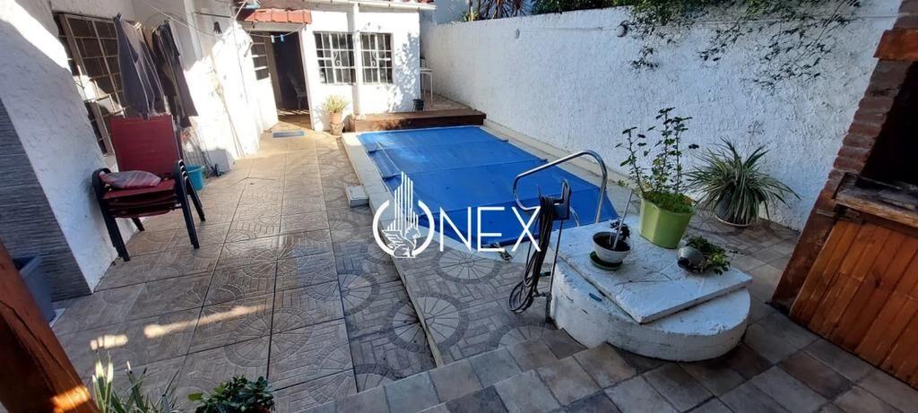 3 Casas y un local con cámara de frÃo en venta