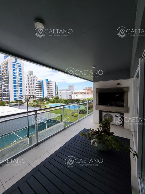 Alquiler temporal, apartamento 3 dormitorios, playa brava,