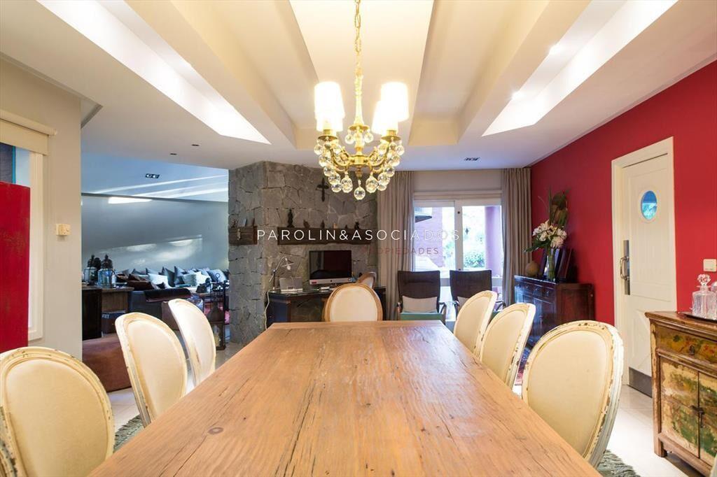 VENTA DE CASA DE 5 DORMITORIOS EN BEVERLY HILLS