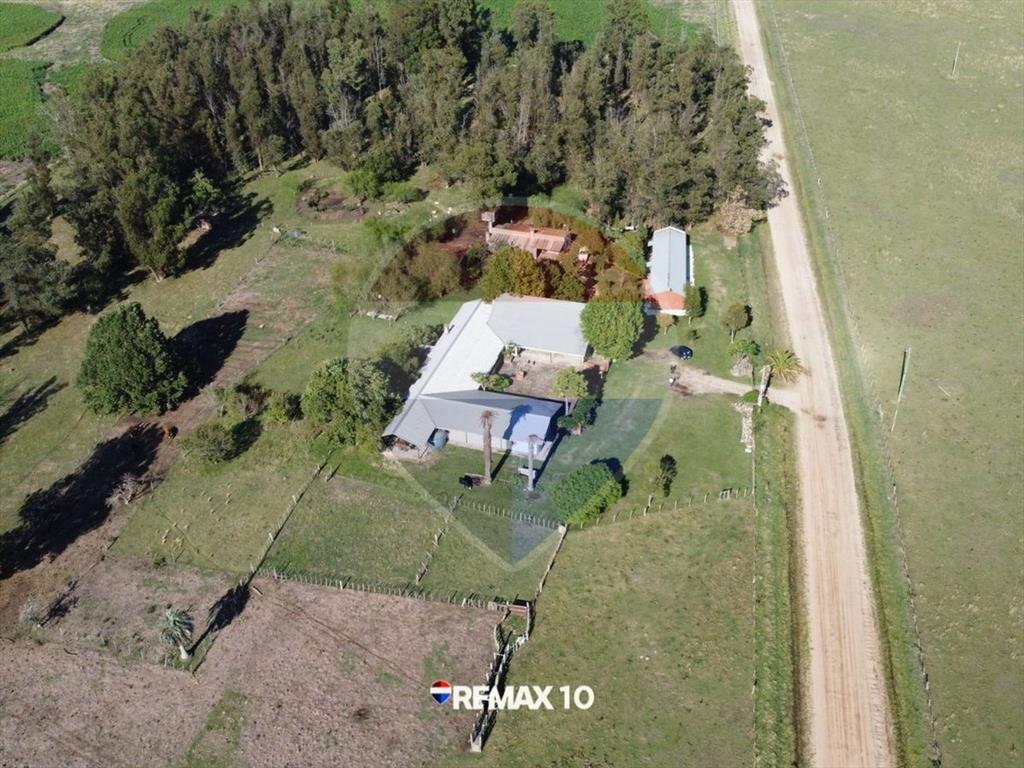 Chacra de 9 hectáreas con múltiples construcciones