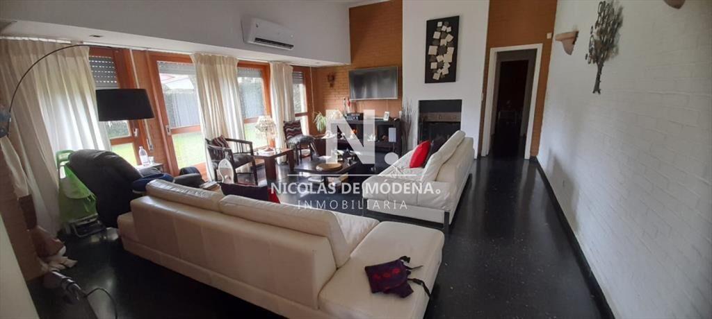 Vende Casa de 3 dormitorios y barbacoa a metros