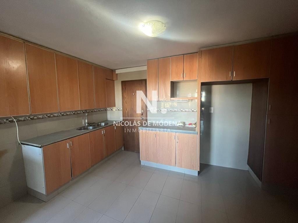 Apartamento en Venta de 3 dormitorios en Av. ,