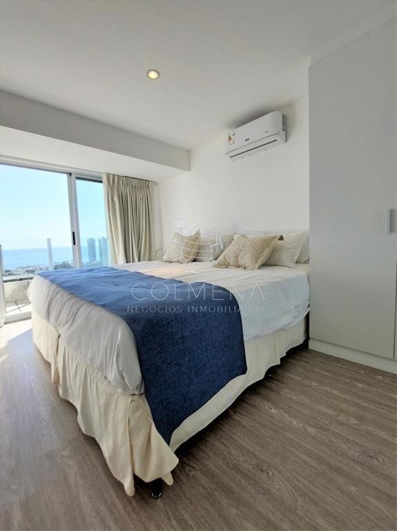 Amplio apartamento en piso alto, con excelente al