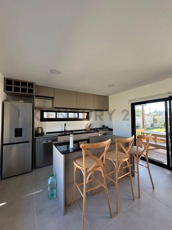 CASA a ESTRENAR PISCINA a metros del mar , 450m2  con ren...