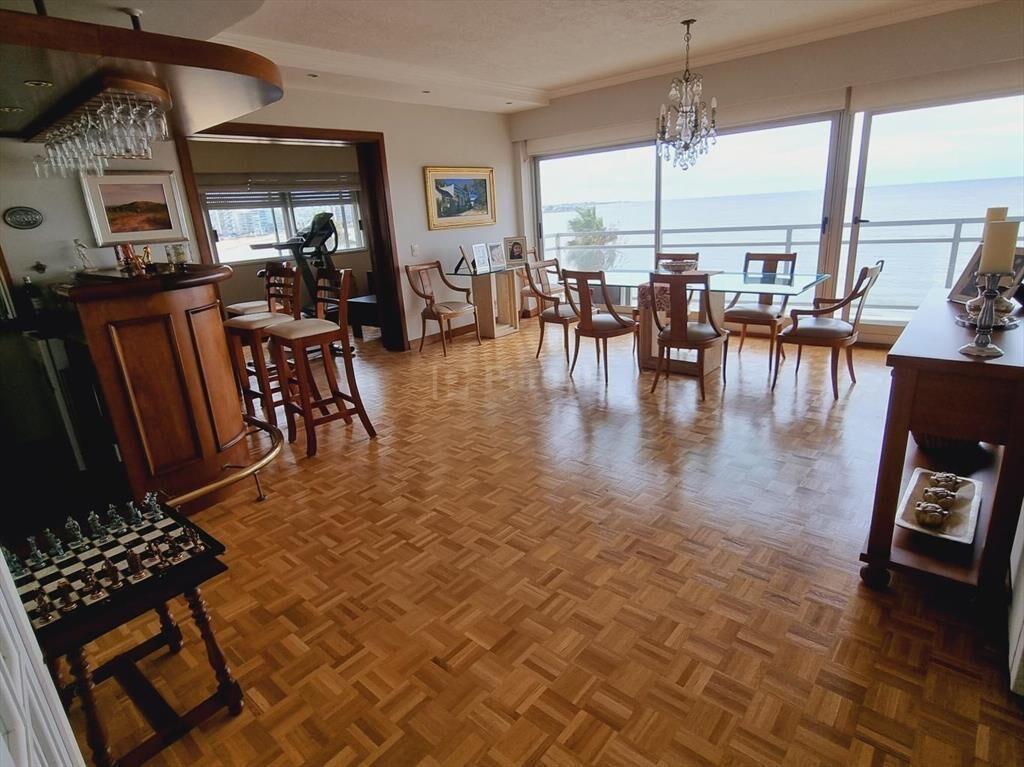 PARODI VENTA APARTAMENTO POCITOS RAMBLA  4 DORMITORIOS 4 BA