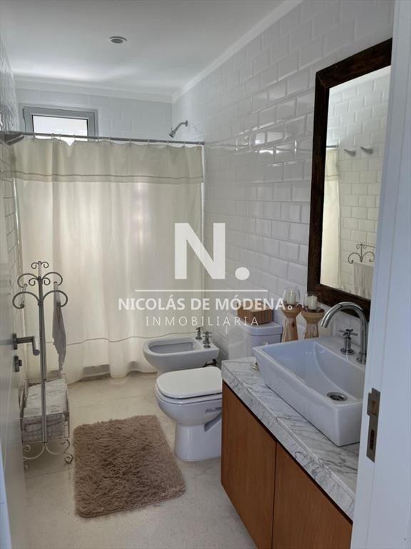 Casa en venta de 3 dormitorios en Punta del Este.