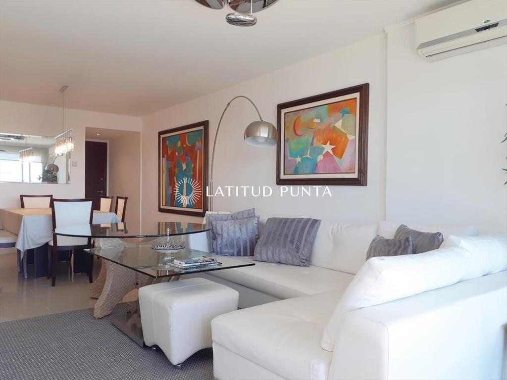 Apartamento de 3 dormitorios en Av Chiverta