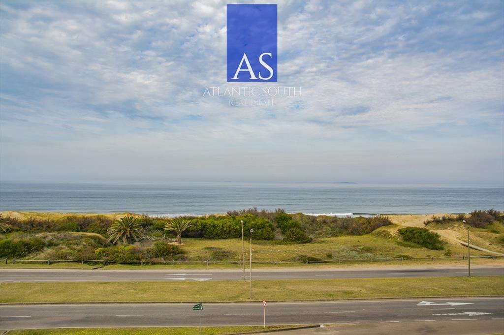 Apartamento frente a al mar Playa Brava en venta.