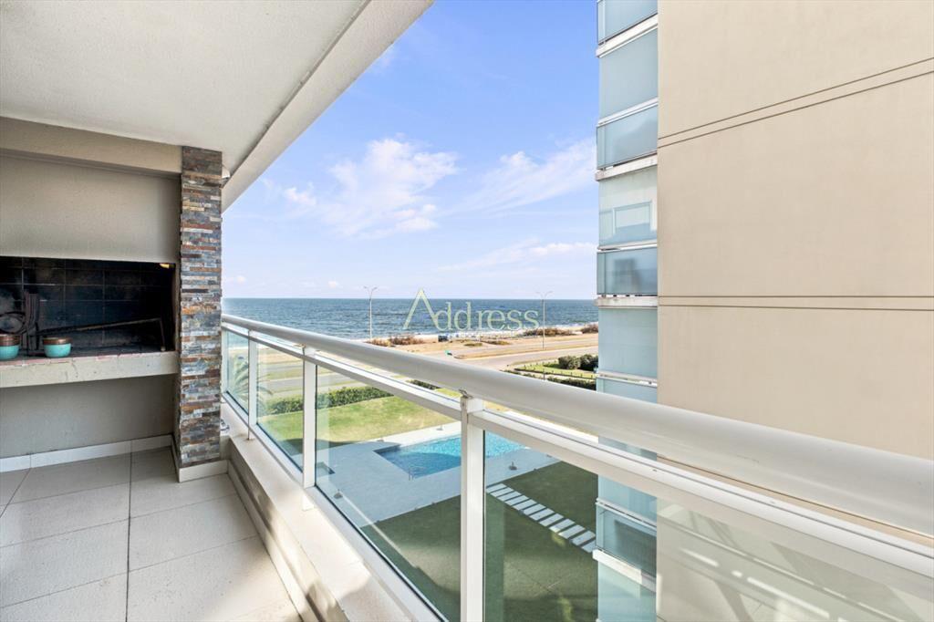 Venta Apartamento Frente al Maren Playa Mansa, 2 suites y P