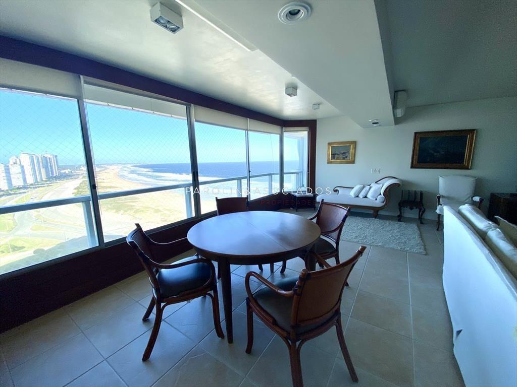 Apartamento en venta de 3 dormitorios en edificio