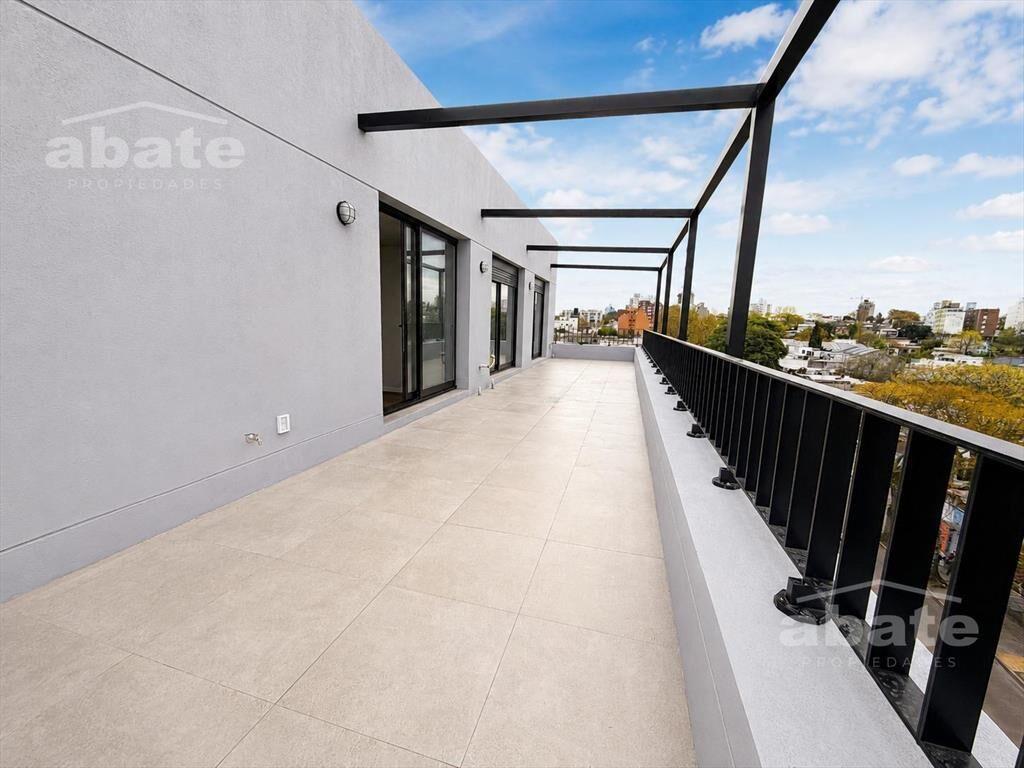 Venta Penthouse 2 Dormitorios, en Buceo con garaje doble