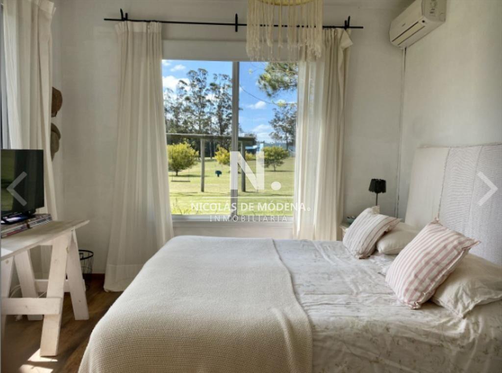 Vende casa de 4 dormitorios, en la Barra- El
