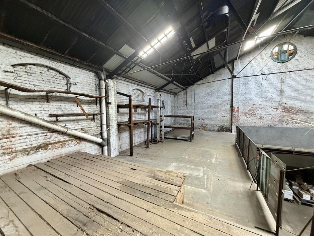 2 Locales comerciales y deposito en venta
