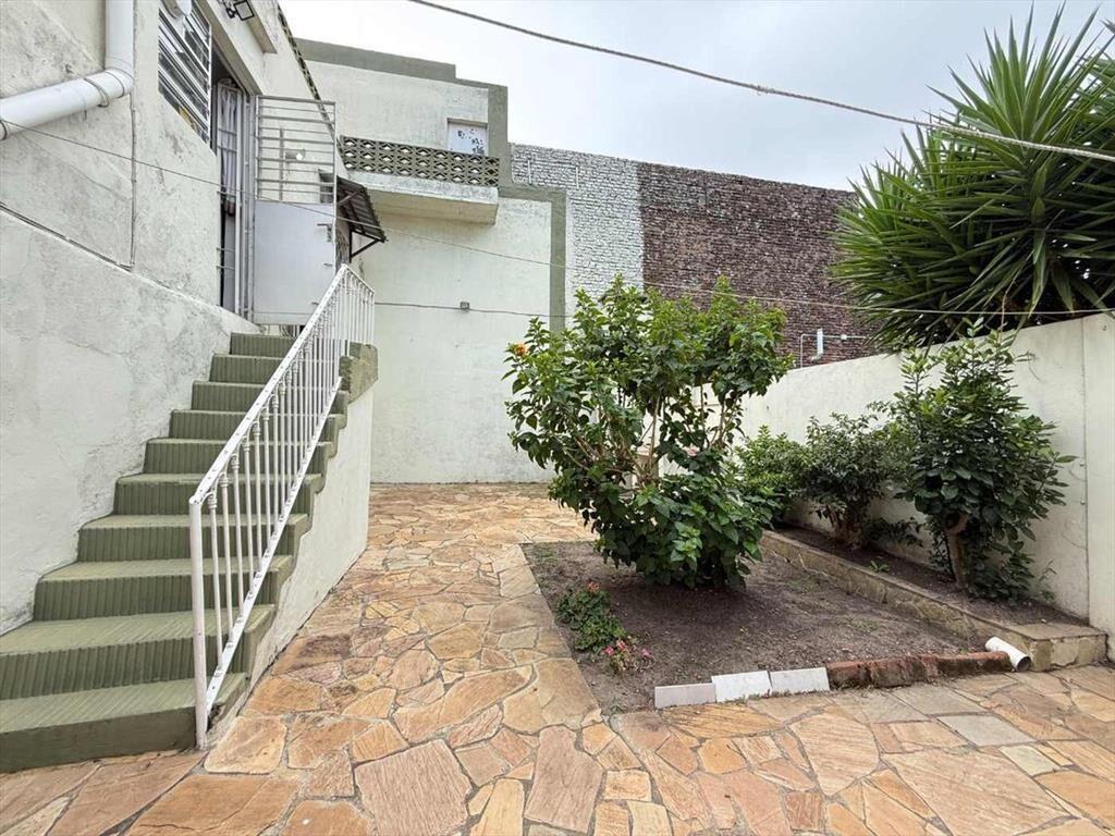 VENTA DE CASA EN EL CERRO DE 3 DORMITORIOS PATIO