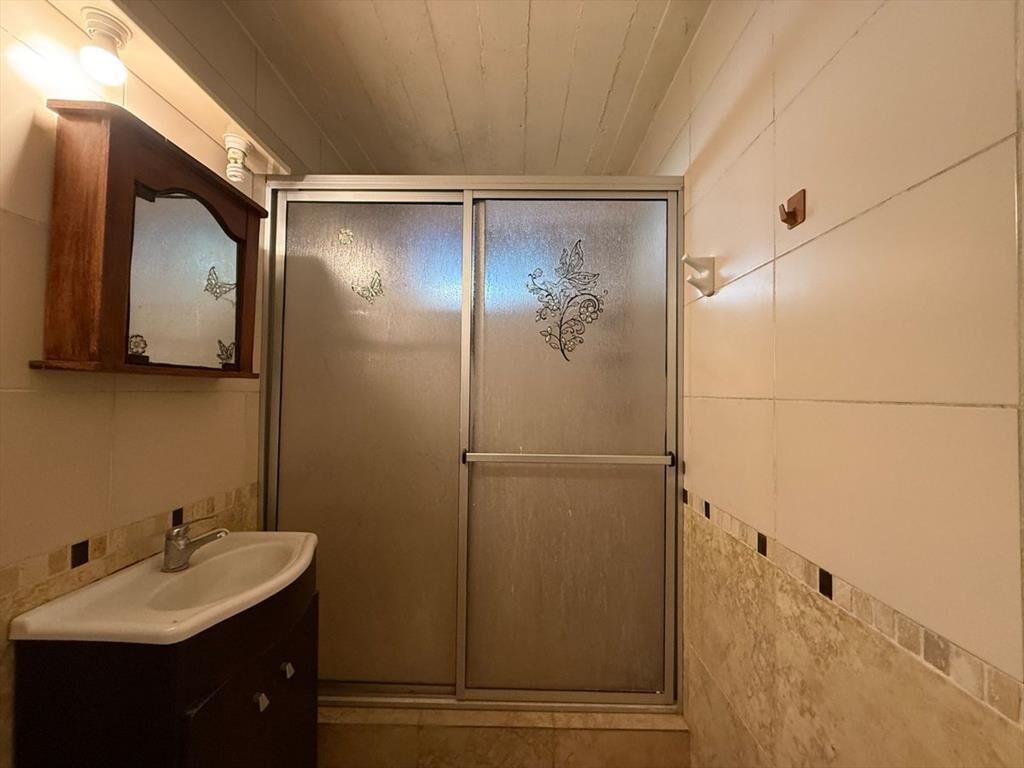 SE VENDE CASA 2 DORMITORIOS, BARBACOA GUAZUVIRA