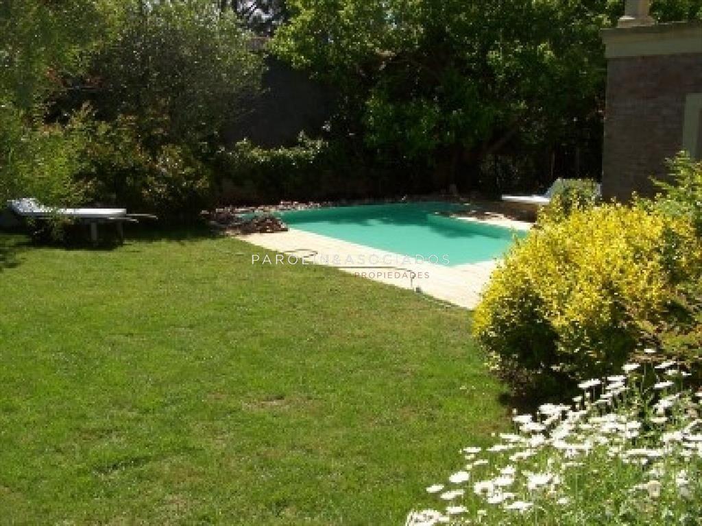 Casa de 4 dormitorios con piscina en La Barra, Punta del Es