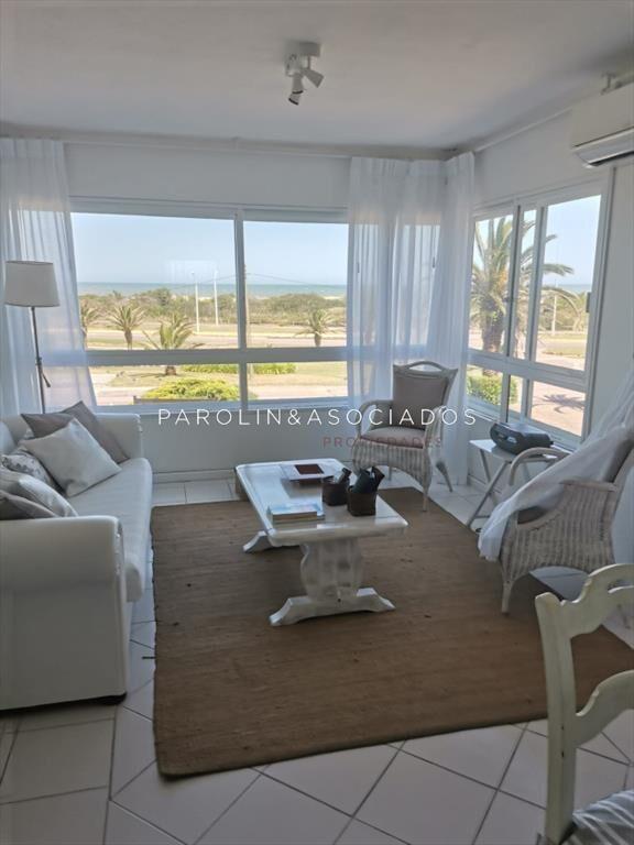 Apartamento en Brava, 2 dormitorios *