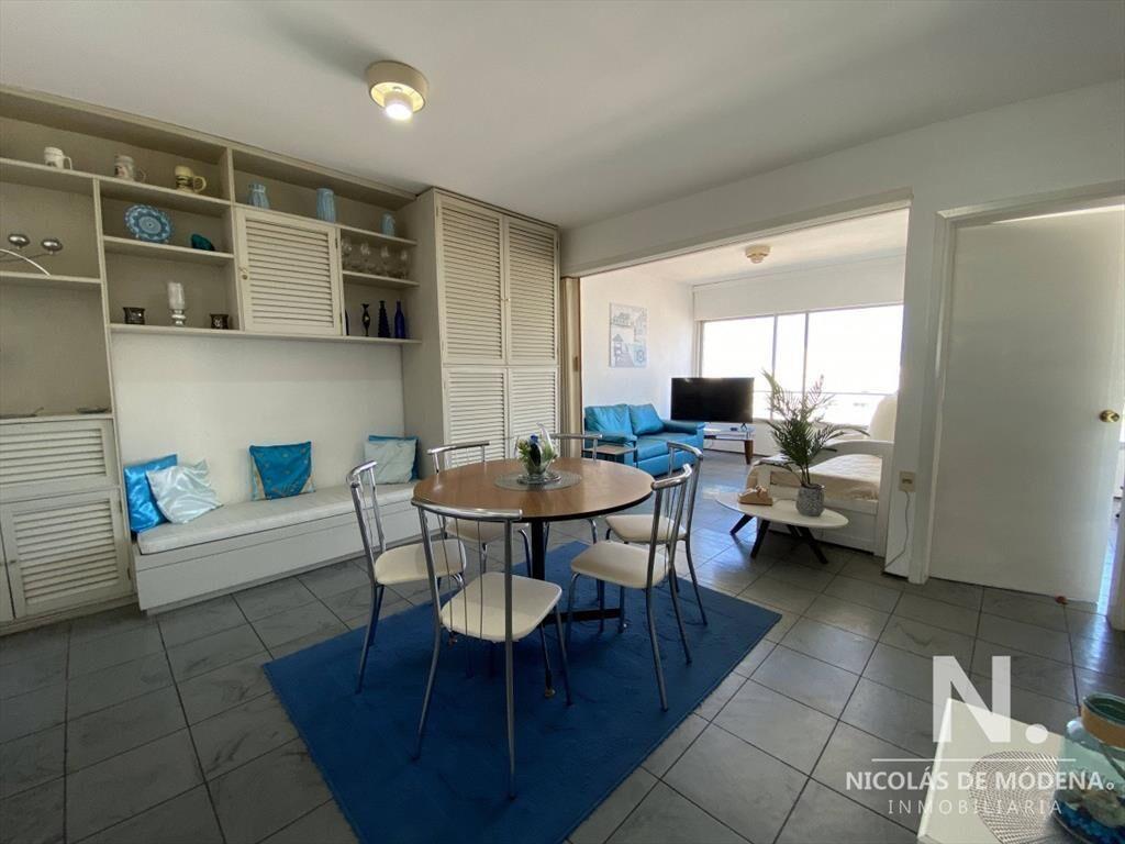 Venta piso alto en Santos Dumont 1 dormitorio