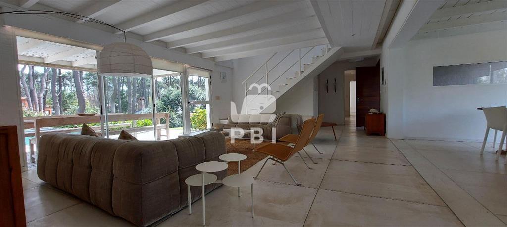 Casa 5 DORMITORIOS en Barrio privado - Ref :