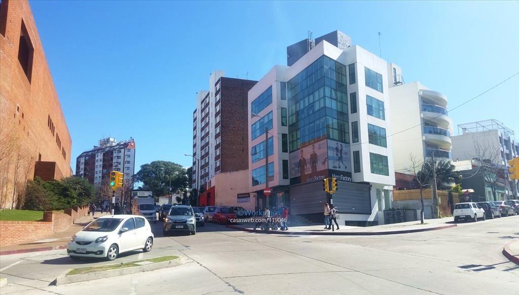 Oficina Pocitos Nuevo / Buceo - Venta con Renta