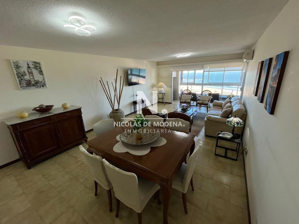 Apartamento en alquiler de 3 dormitorios en Primera Linea d