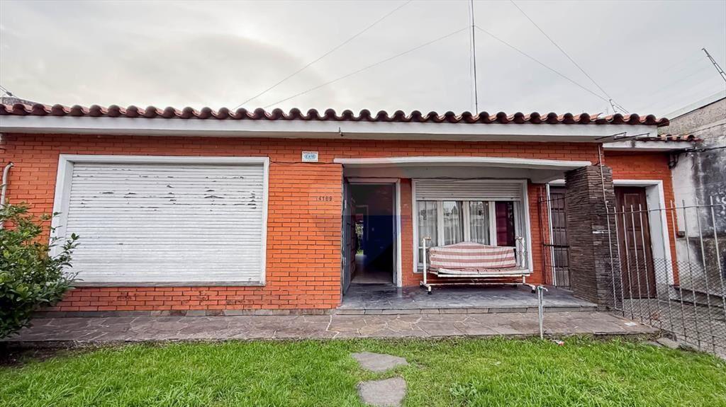 VENTA CASA 2 DORM Y GALPON PRÓXIMO ANTEL ARENA